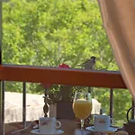 Hotel & Pena Montanesa