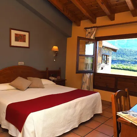 Hotel & Pena Montanesa