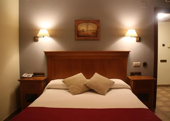 & Pena Montanesa Aínsa