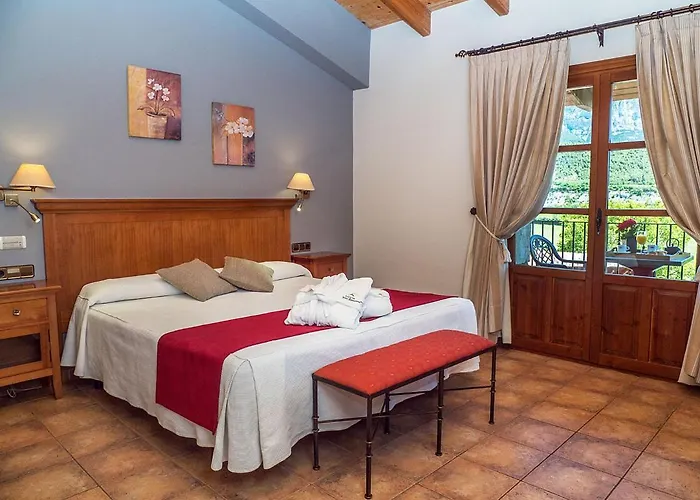 & Pena Montanesa 3* Aínsa