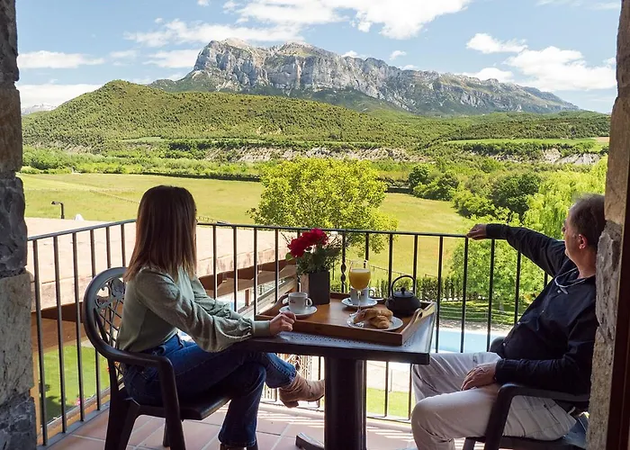 Hotel & Pena Montanesa