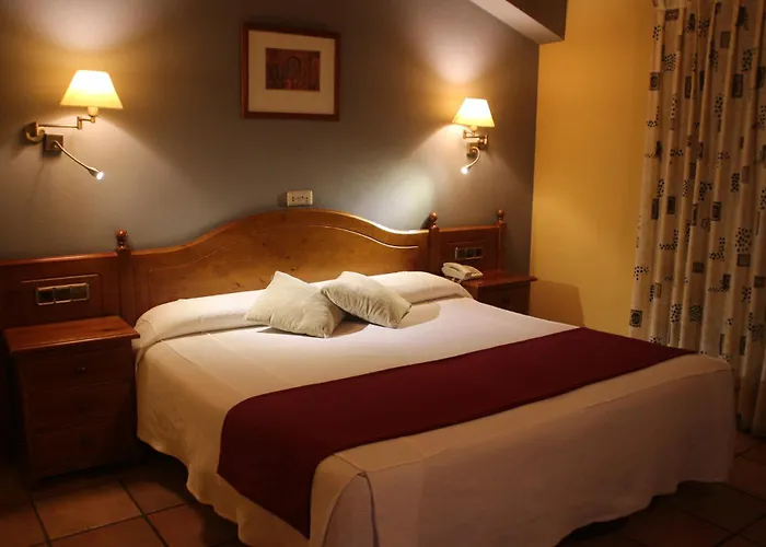 & Pena Montanesa Aínsa