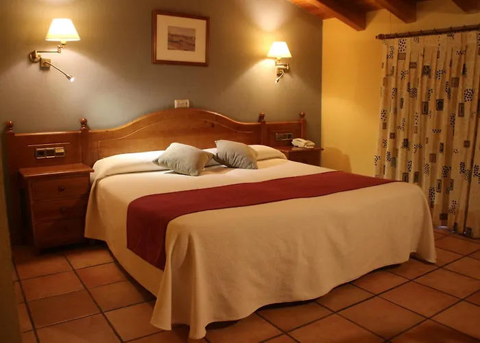 & Pena Montanesa Aínsa