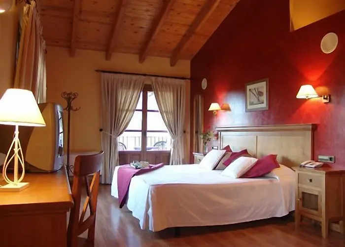 Hotel & Pena Montanesa