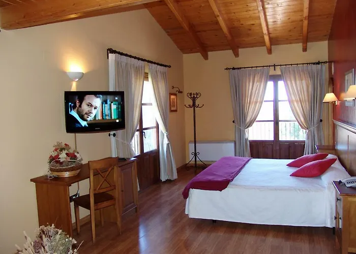 & Pena Montanesa Aínsa-Sobrarbe